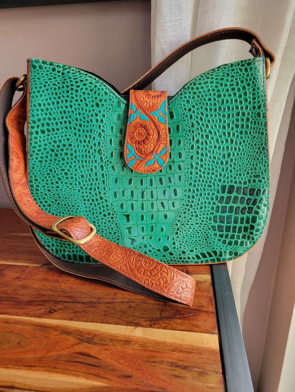Exclusively By Signals Leather Croc Tooled Bag, Zip, Open Pockets Magnet MINT